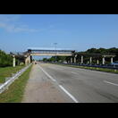 Wir nutzten diese kombinierte Fußgänger- und Zweiradüberführung